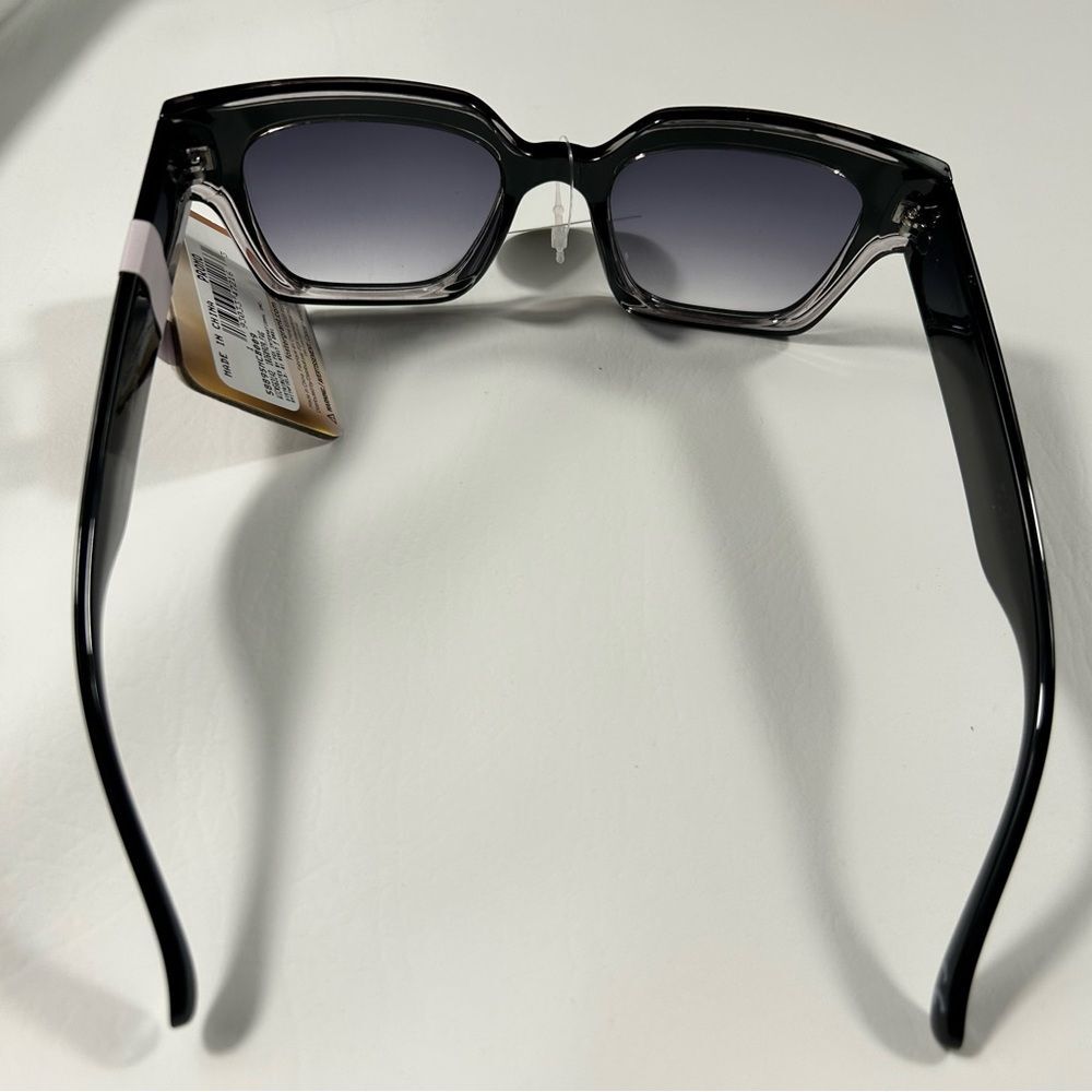 Foster Grant - Low Bridge Fit Sunglasses - Picture 3 of 3
